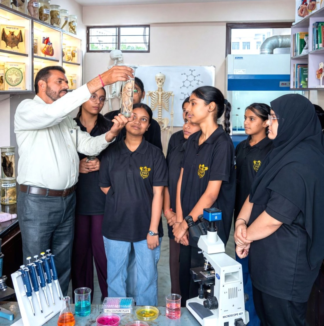 BIOLOGY LABORATORY